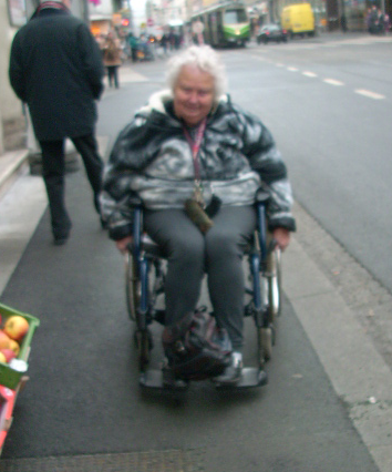 Die Rollstuhlfahrerin Eva Hauer