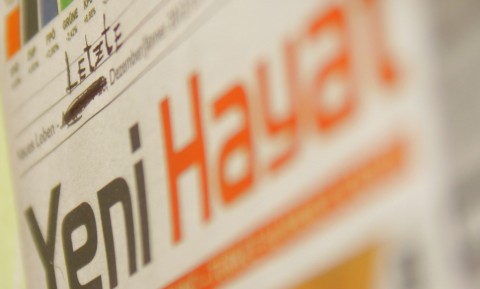 Die Dezember/Jänner Ausgabe von Yeni Hayat war vorerst die letzte. Foto: Michael Hofer