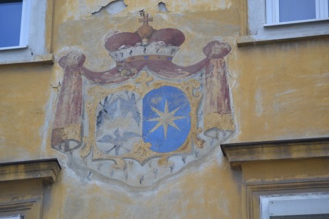 Das Wappen auf dem Haus der Hans Resel Gasse 3. (c) Micka Messino 