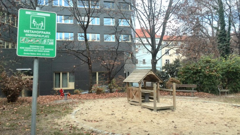 Im Gegensatz zu anderen Freiflächen wird der Spielplatz im Metahofpark von jungen Familien wenig genutzt.
