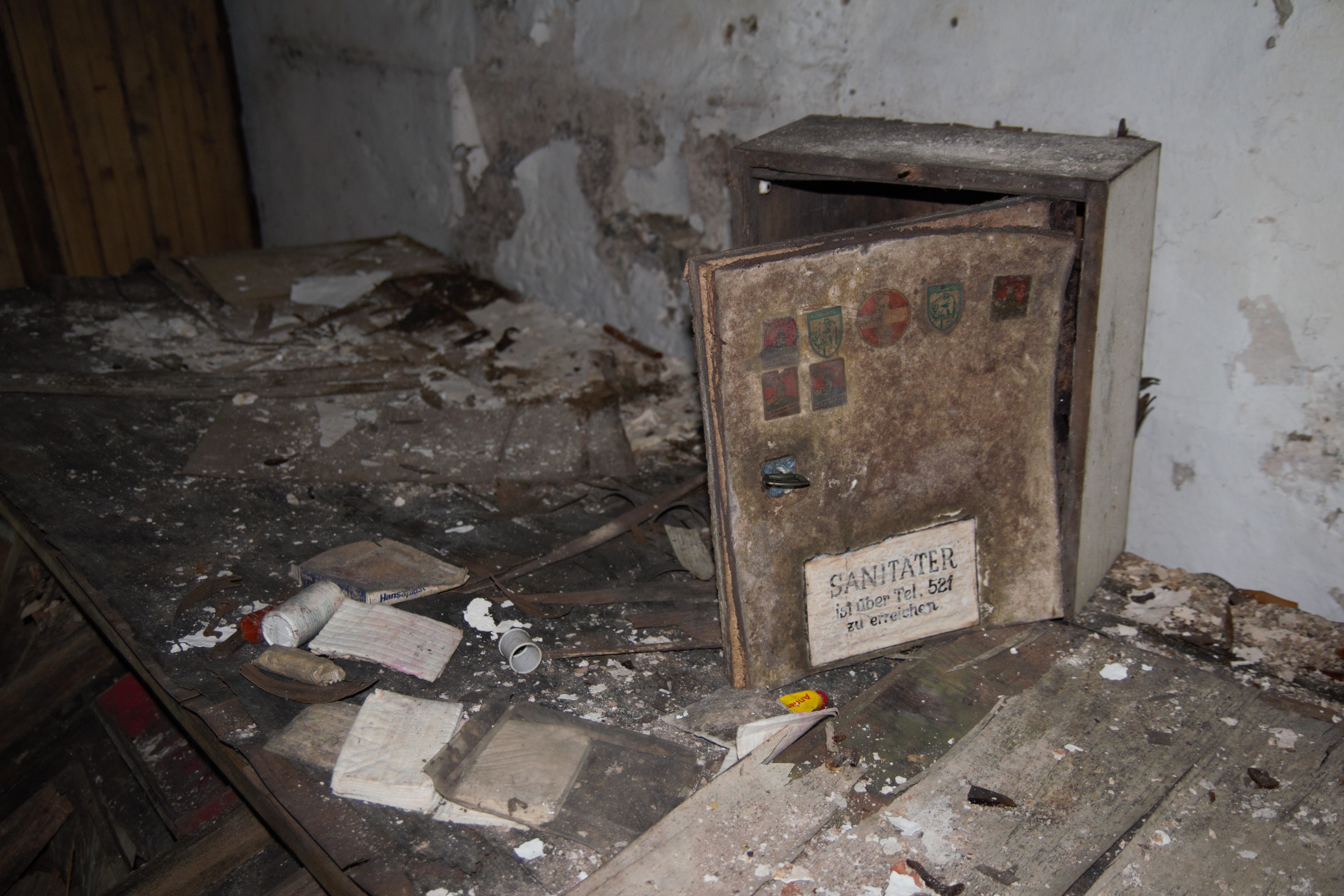 Reste der Vergangenheit: Ein alter Erste-Hilfe-Kasten. Foto: Marco Steurer