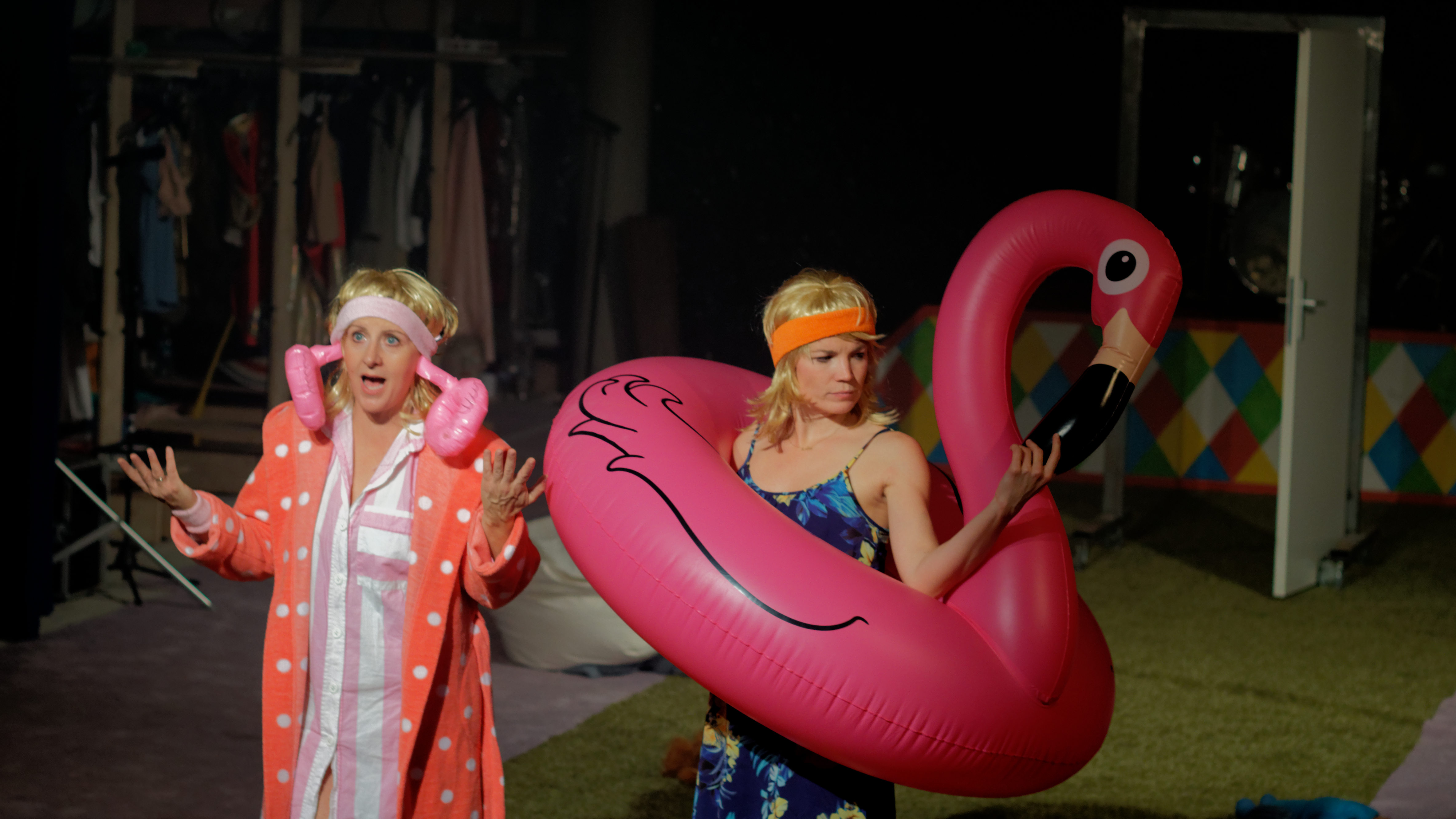 fAUSt und vorbei: Szene mit Flamingos