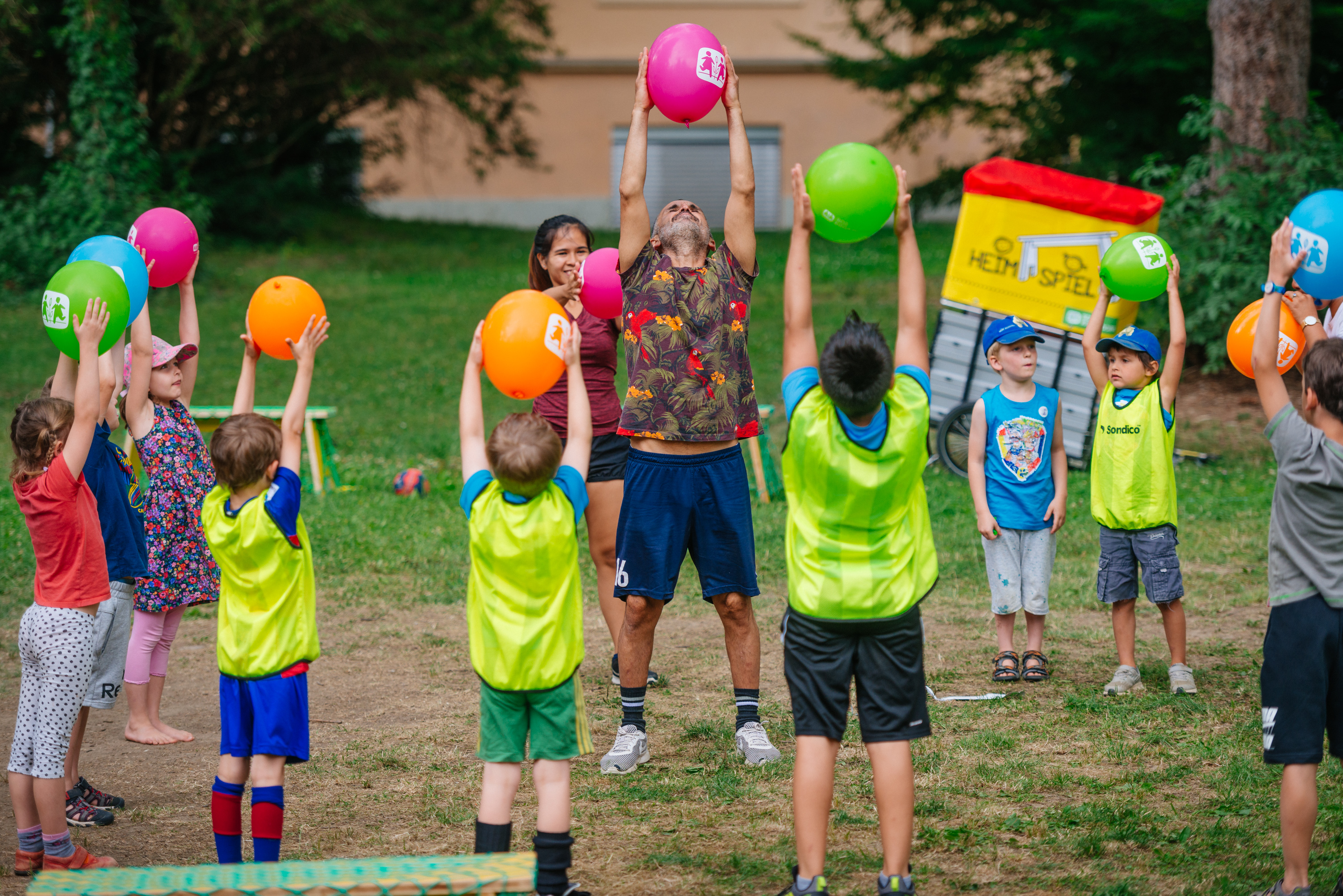 Corona-Maßnahmen, SOS-Kinderdorf Spiele mit Kindern