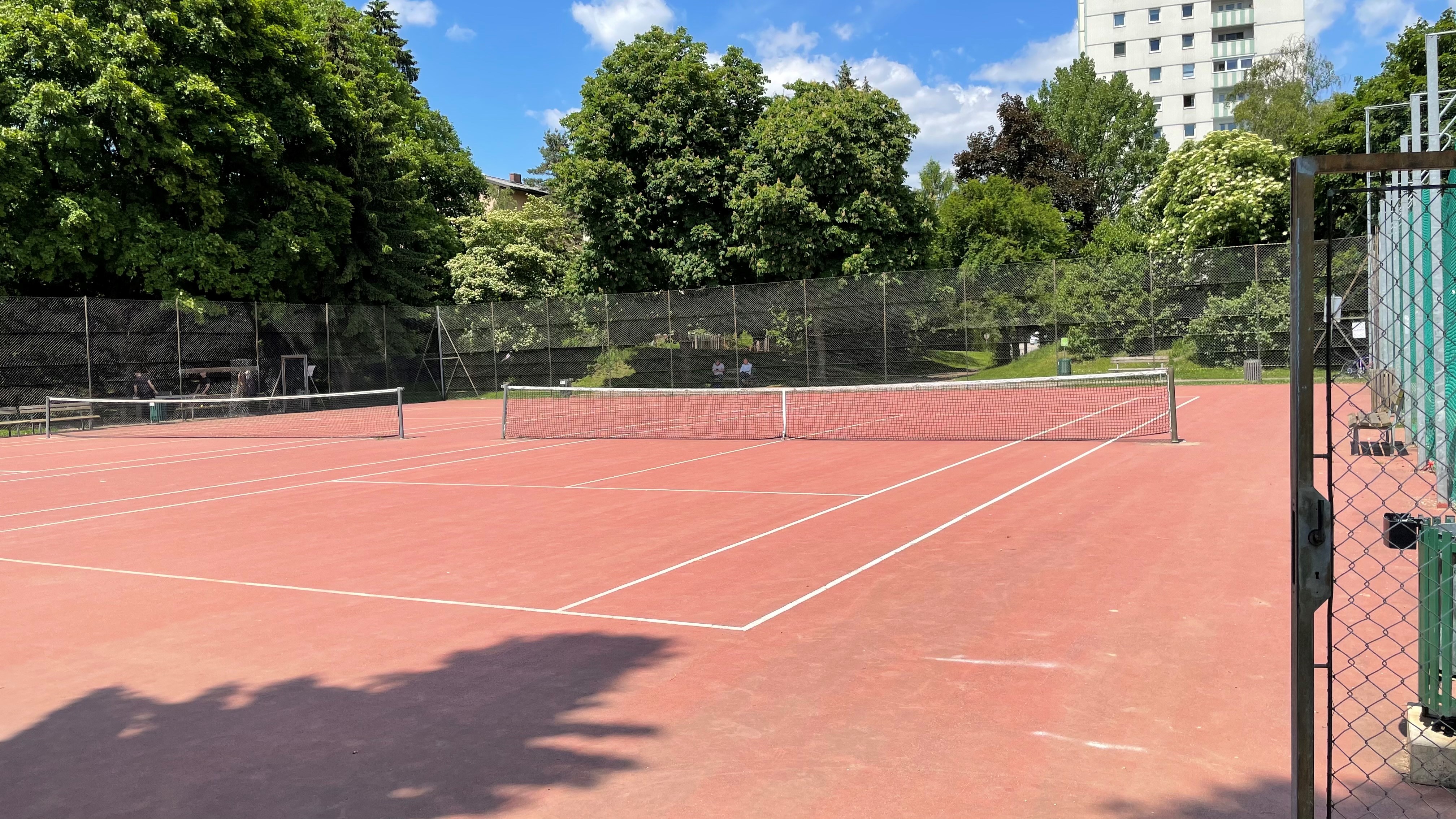 Das doppelte Tennisfeld am Bezirkssportplatz St. Lukas/Eggenbergergürtel