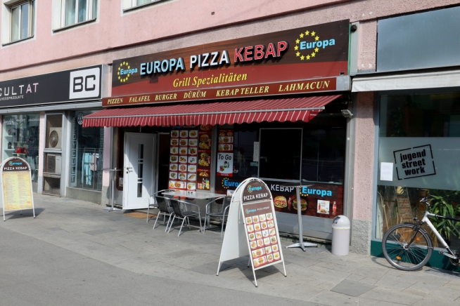 Foto eines Geschäfts mit der Aufschrift "Europa Pizza Kebap".