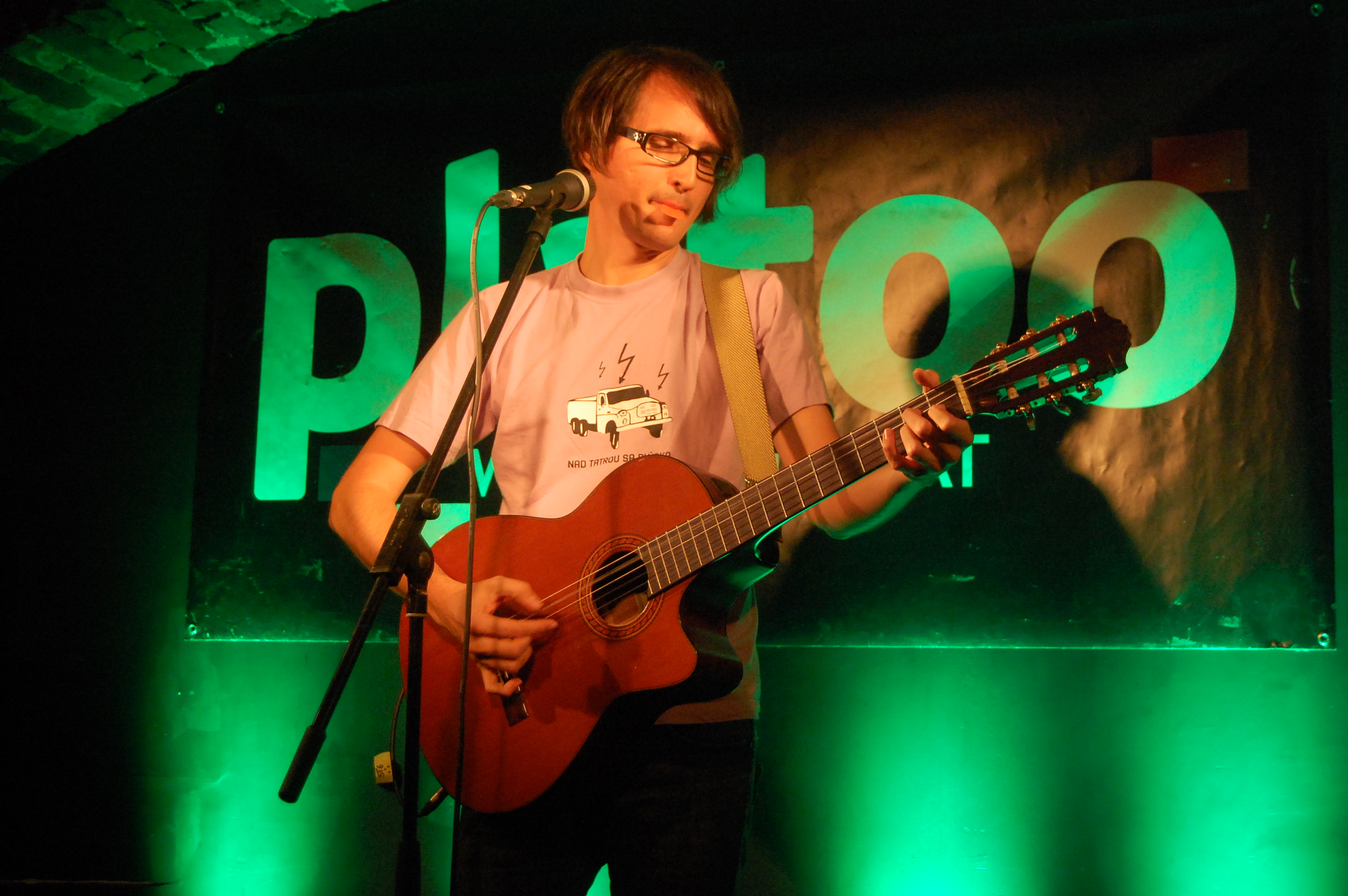 Gitarrist von Radical Chique in der Scherbe in Graz