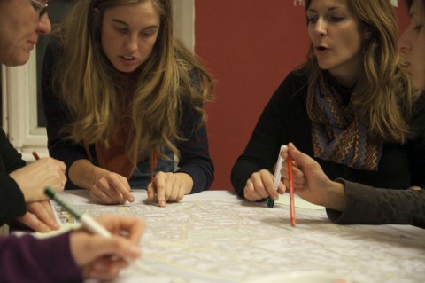 Diskussion über die wichtigsten Orte des Viertels | Foto: Lucas Kundigraber