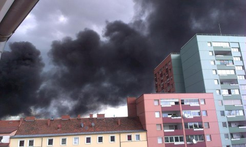 Weiterhin dichte Rauchschwaden über Graz