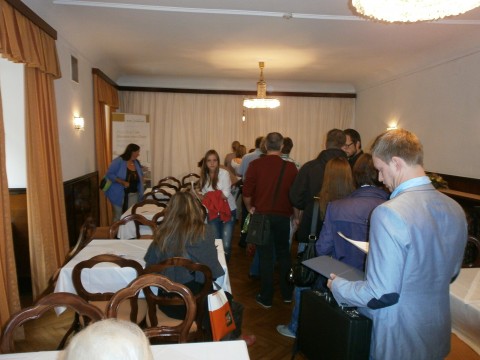 Lange Schlange vor dem Fotoshooting