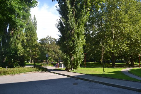 © Micka Messino Blick in den angrenzenden Volksgarten