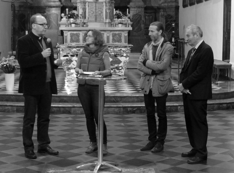 Seelsorger Glettler, die Moderatorin des Abends Astrid Kury, Künstler Wilfling sowie Professor Oberhummer (v.l.n.r.)