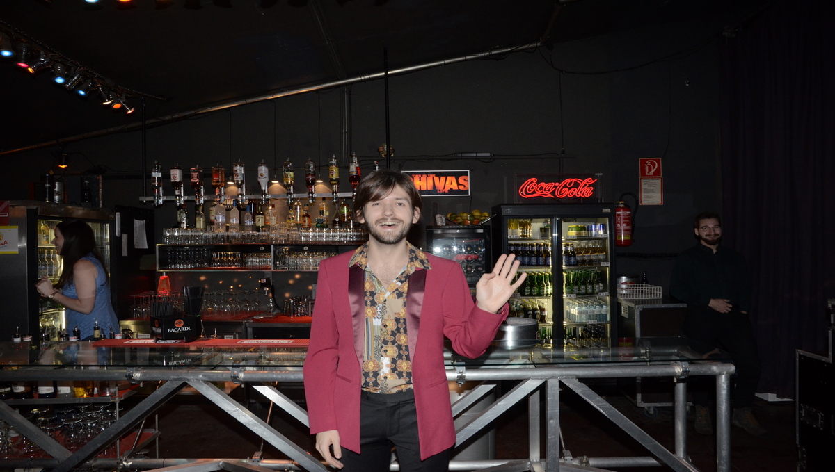 Michael Buchinger vor der Bar