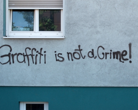 Graffiti mit Text "Graffiti is not a Crime