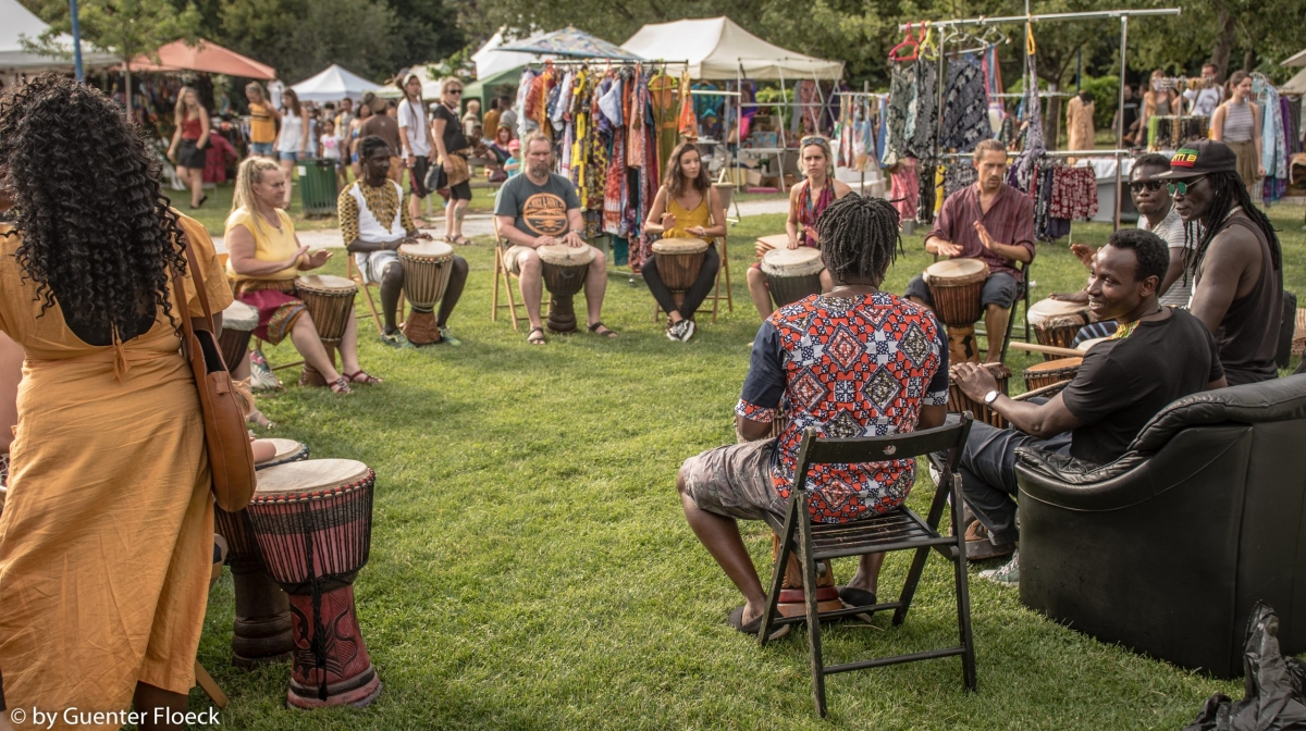 Trommeln im Park beim Afrika-Festival 2019