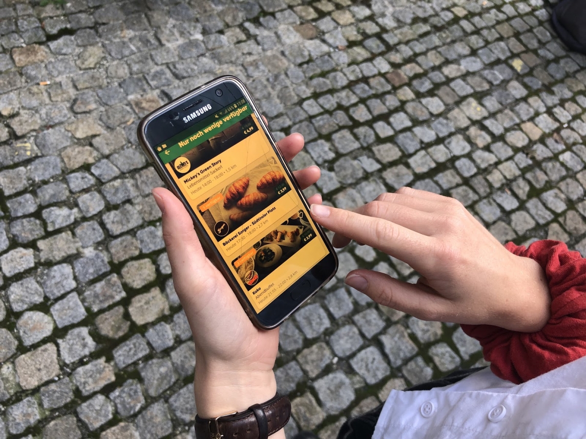 Smartphone mit geöffneter App