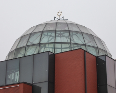 Die Glaskuppel der Grazer Synagoge trägt den David-Stern als Spitze.