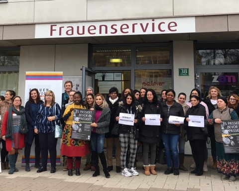 Mitglieder des Frauenservice Graz bei einer Veranstaltung gegen Gewaltpräventionen im Jahre 2018