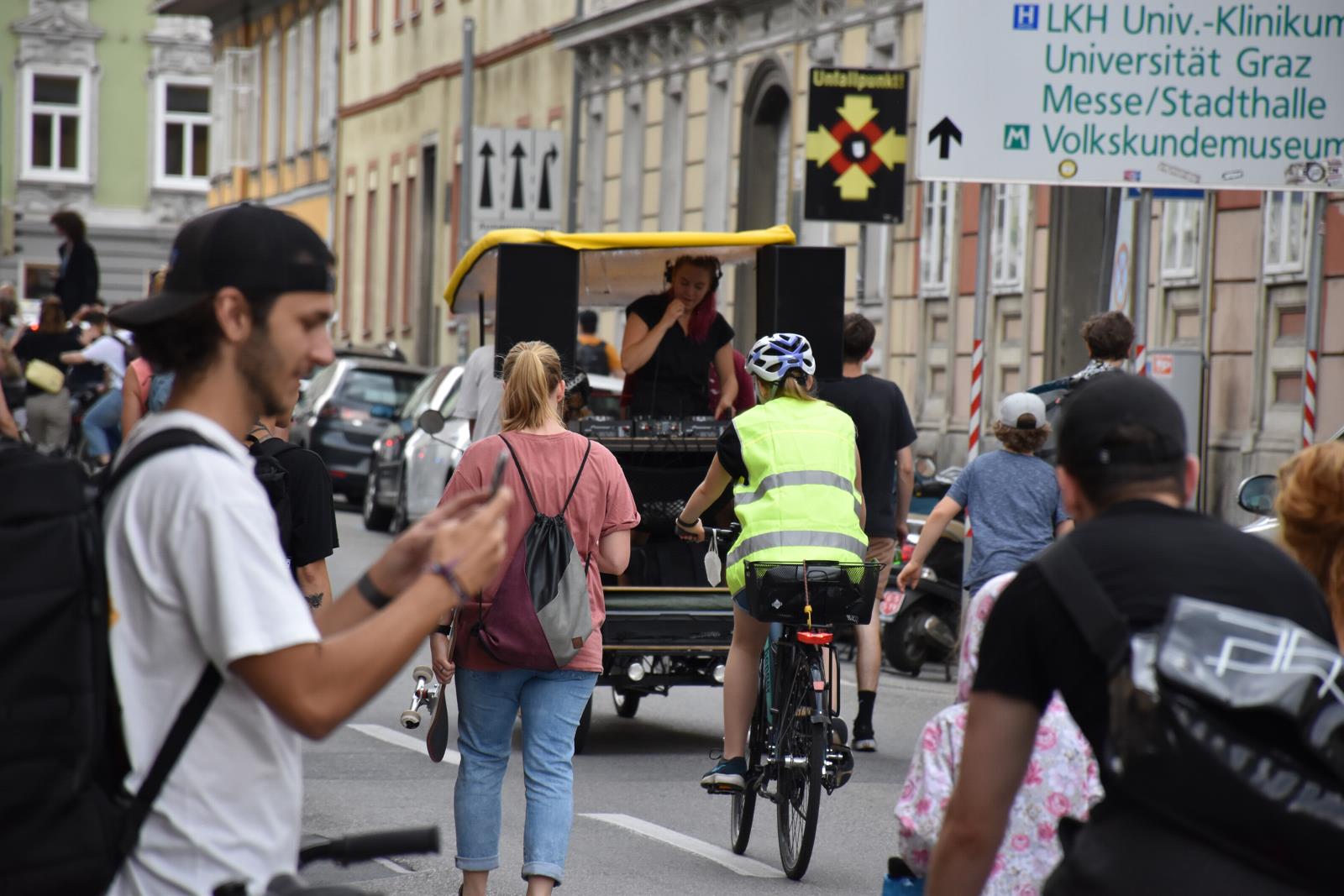 Lastenrad mit DJ-Pult
