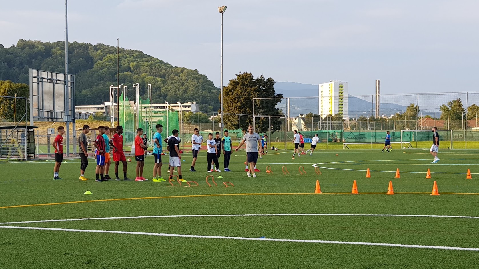 Mario Domjanic und sein Team beim Training.