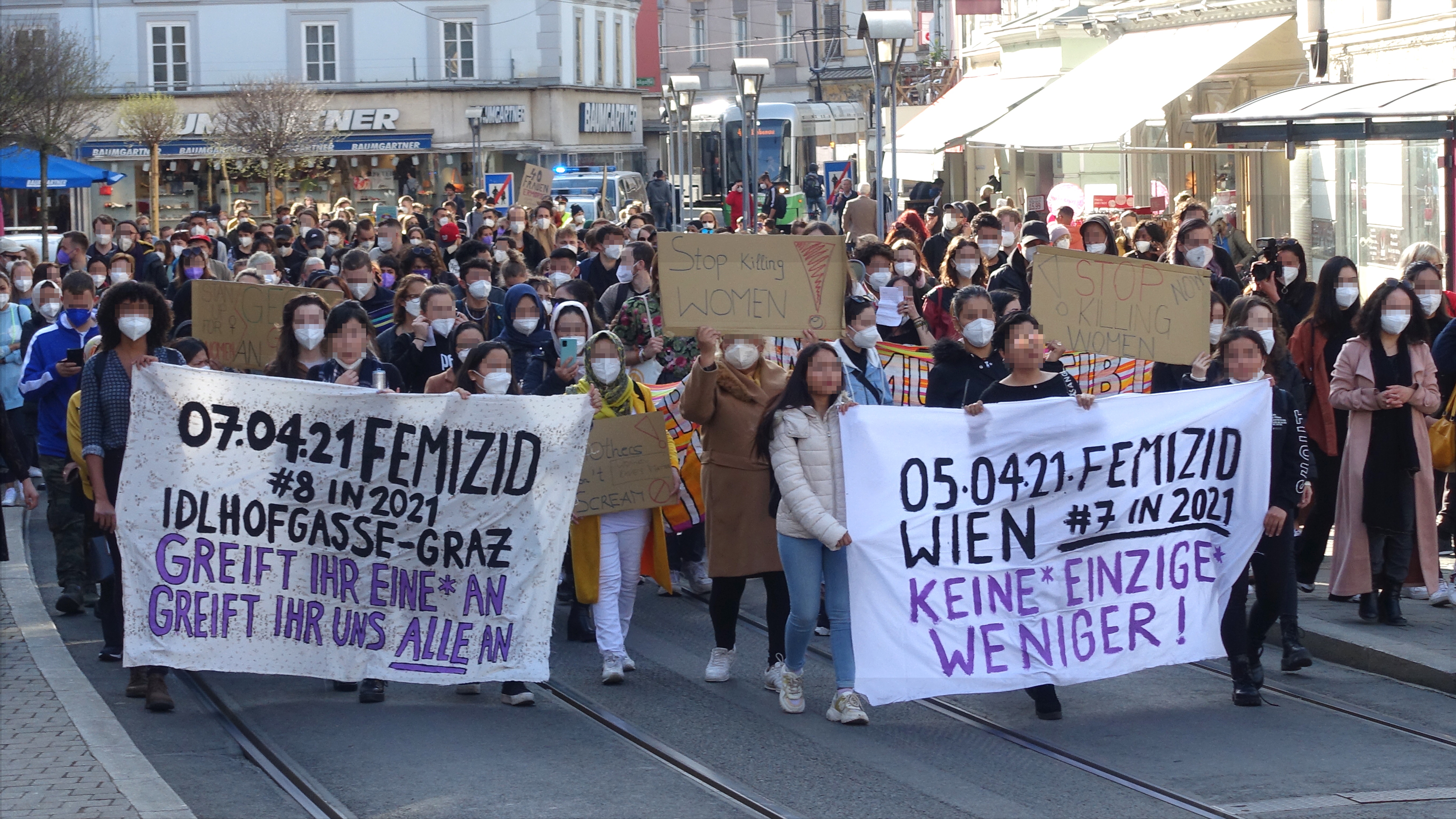 Demonstration gegen Femizid zieht über Südtirolerplatz