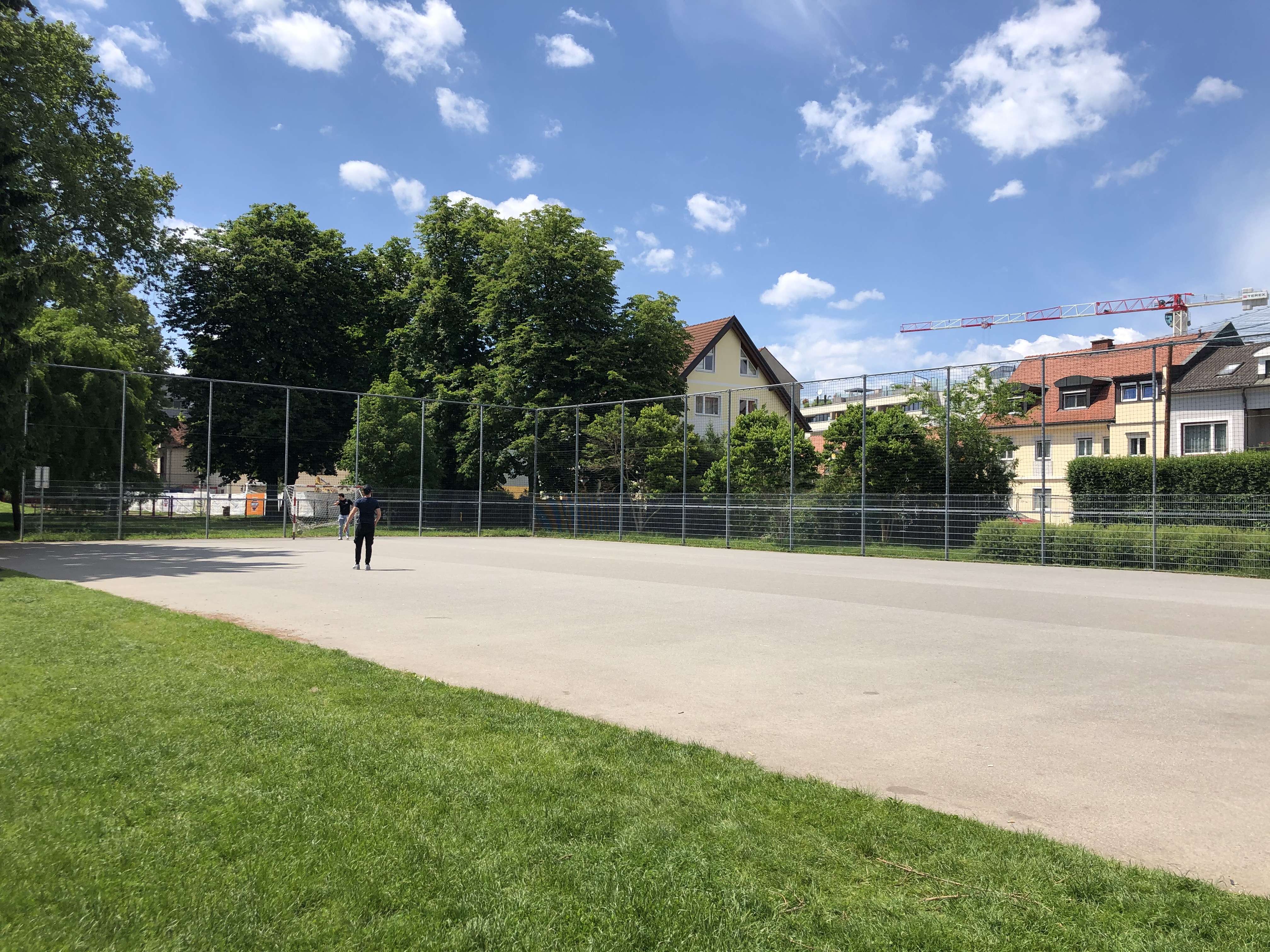 Fußball-Hart-Platz beim Bezirkssportplatz Volksgarten