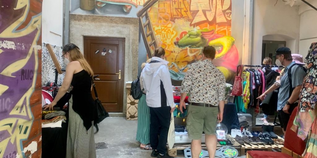 Hinterhofflohmarkt im Graffitihaus