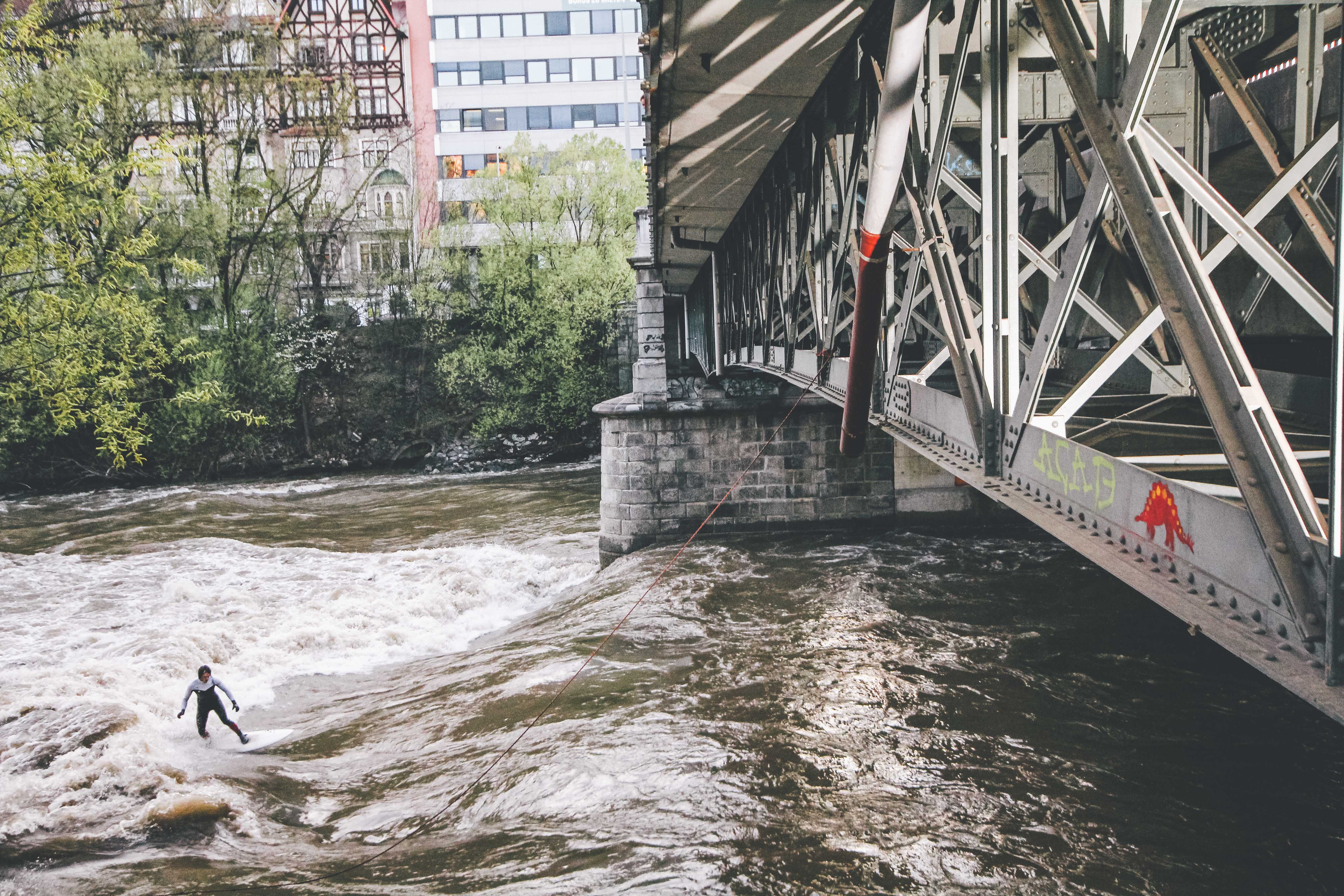 Surfsport auf der alten Welle – Foto: Verein Murbreak