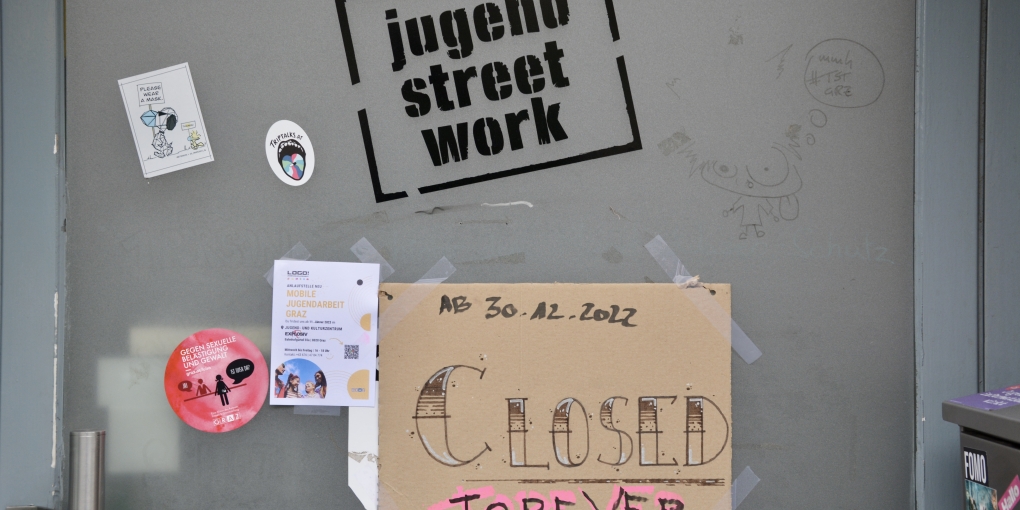 "Closed Forever" Schild - Jugendstreetwork Graz