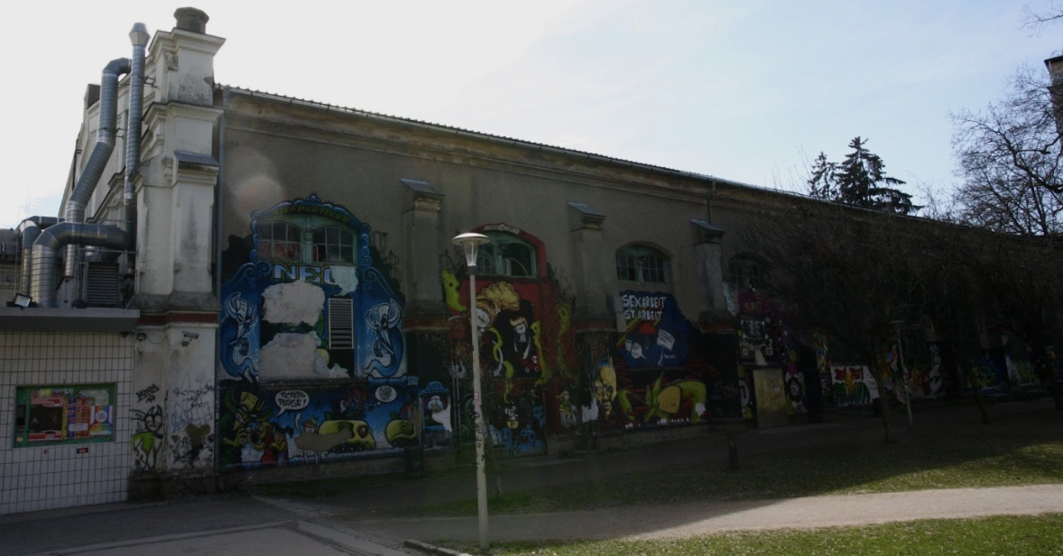 Die Postgarage von außen - Foto: Till Alexander Vedder