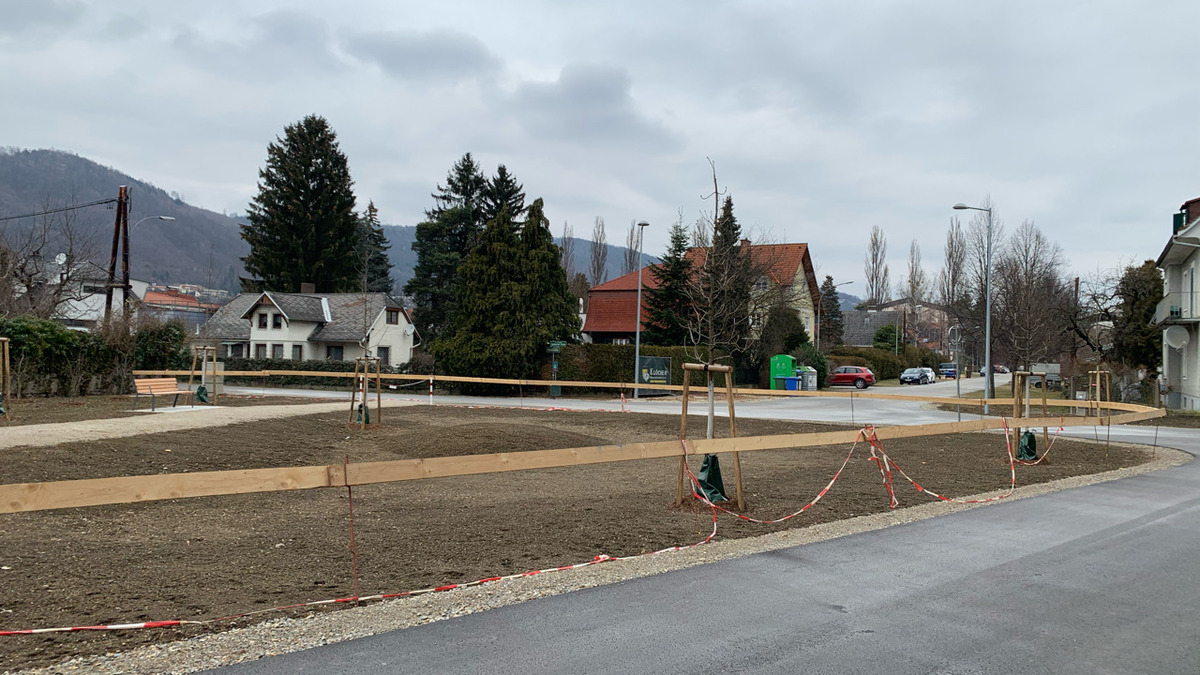 An der Ecke Villenstraße-Straßganger Straße entstand ein Pocket Park, der heuer in frischem Grün blühen soll.