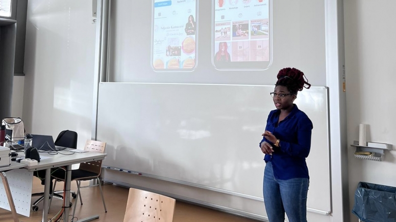 Adjanie Kamucote bei einem Workshop an der FH-JOANNEUM.