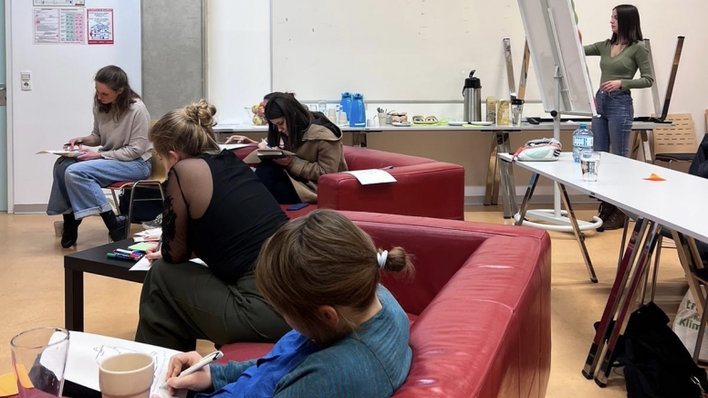 Praktische Übungen gehören auch zu den Anti-Rassismus-Workshops.
