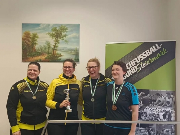 Die Damenmannschaft des TFC Hotshots konnte bei der Landesmeisterschaft den Sieg der Gesamtwertung im Damendoppel holen.