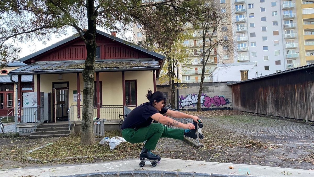 Kat zeigt ihr Können im Volkspark