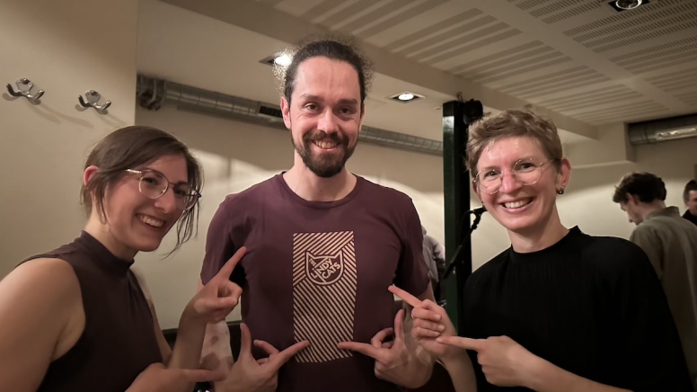 Vereinsmitglieder, in der Mitte Manuel Pfeifenberger, rechts Julia Seyss-Inquart - Foto: Constanze Steinböck