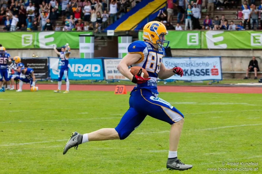 Florian Bierbaumer in Action - Foto: Arpad Kunzfeld