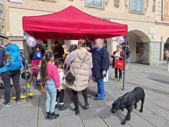 Purple day: Informationsstand des Instituts für Epilepsie am 26.3.2024 zum internationaler Gedenktag der Epilepsie.