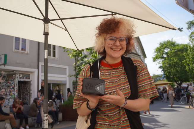 ein alter Radio beim Annenpodcast-Stand der Annenpost am diesjährigen Lendwirbel