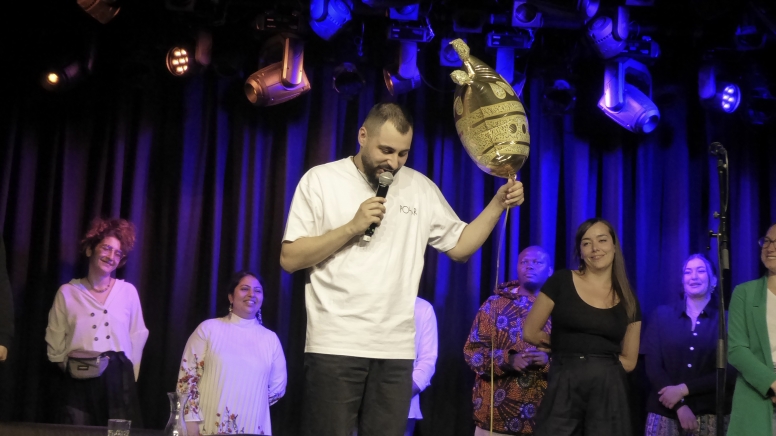 Die Teilnehmer:Innen des ersten Slam 8020 im Orpheum