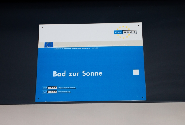 Förderhinweis am Bad zur Sonne - Foto: Julia Schuhmacher