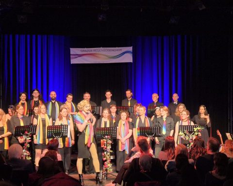 erstes Konzert des Regenbogenchors im Theater am Lend
