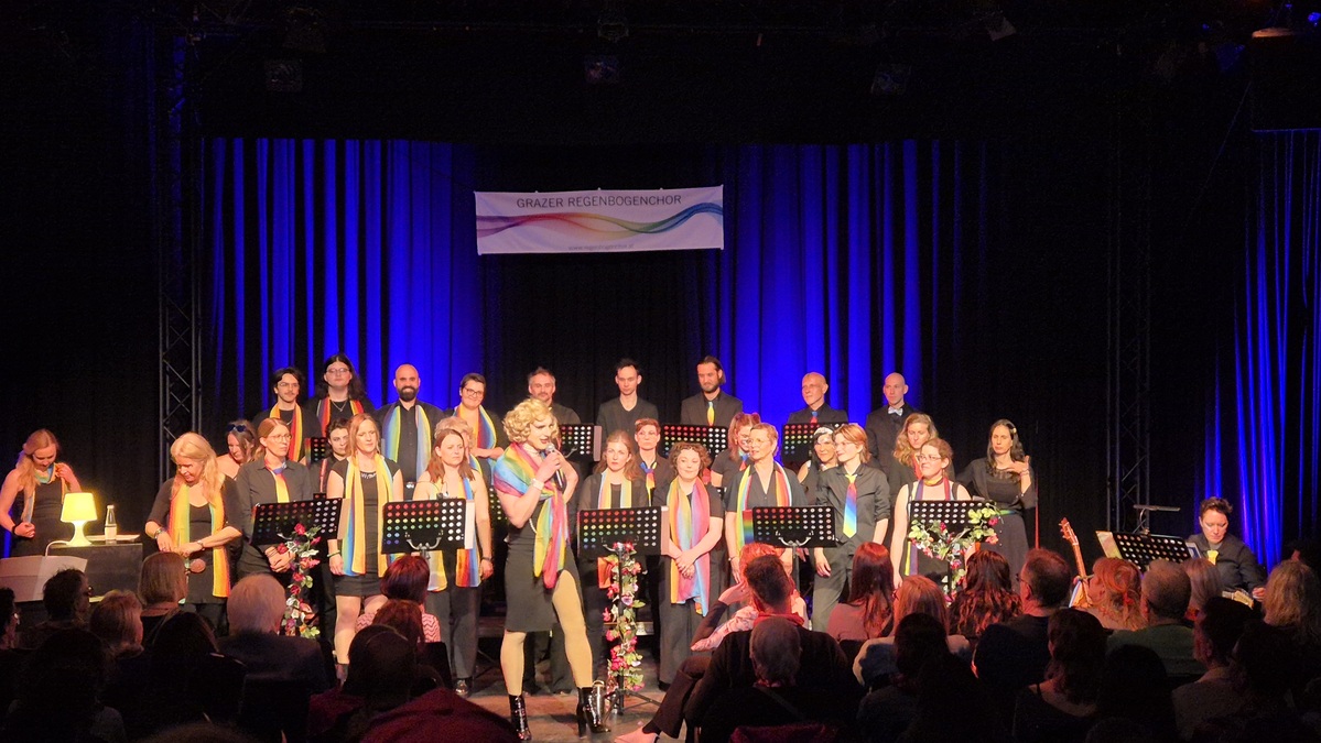 erstes Konzert des Regenbogenchors im Theater am Lend