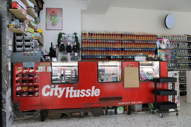 Der „City Hussle“ als Verkaufstresen. – Foto: Nina Pachner