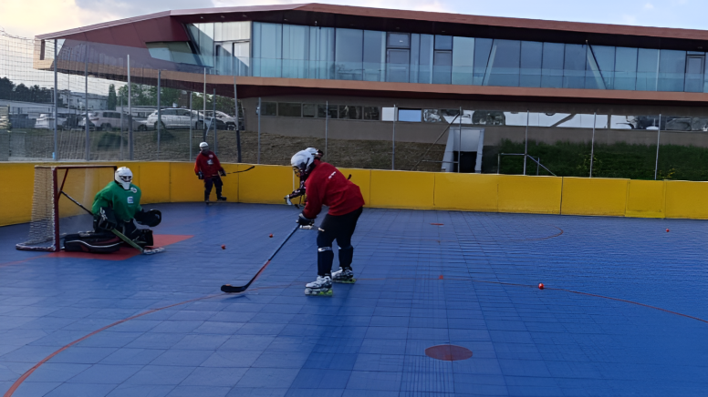 Die Spieler des ATSE Graz beim Aufwärmen für das Trainingsspiel