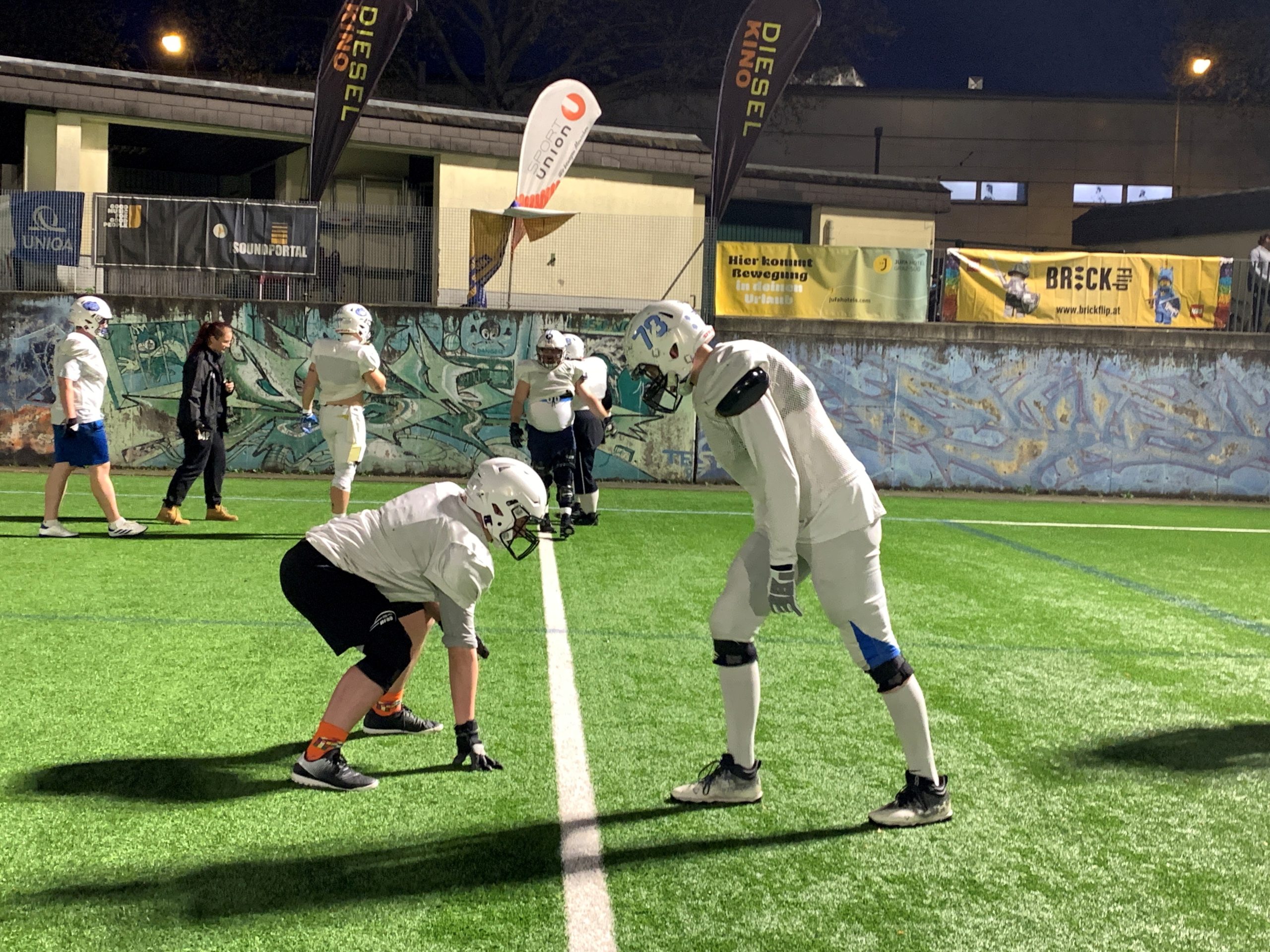 Jede Einheit hat ein speziell zugeschnittenes Training. Hier sieht man die Offensive Line beim Training.