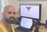 Joe Niedermayer vor seinem PC