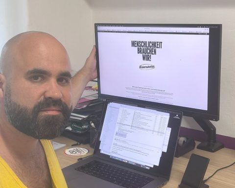 Joe Niedermayer vor seinem PC