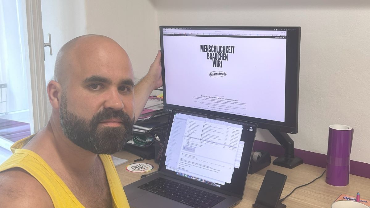 Joe Niedermayer vor seinem PC