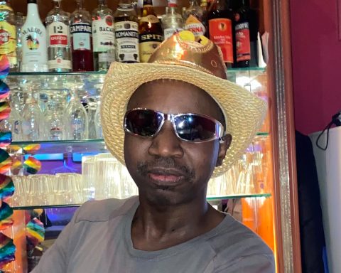 Thierry Kanyamurera - Besitzer des Cafés „Amahoro“. – Foto: Karla Schwarz