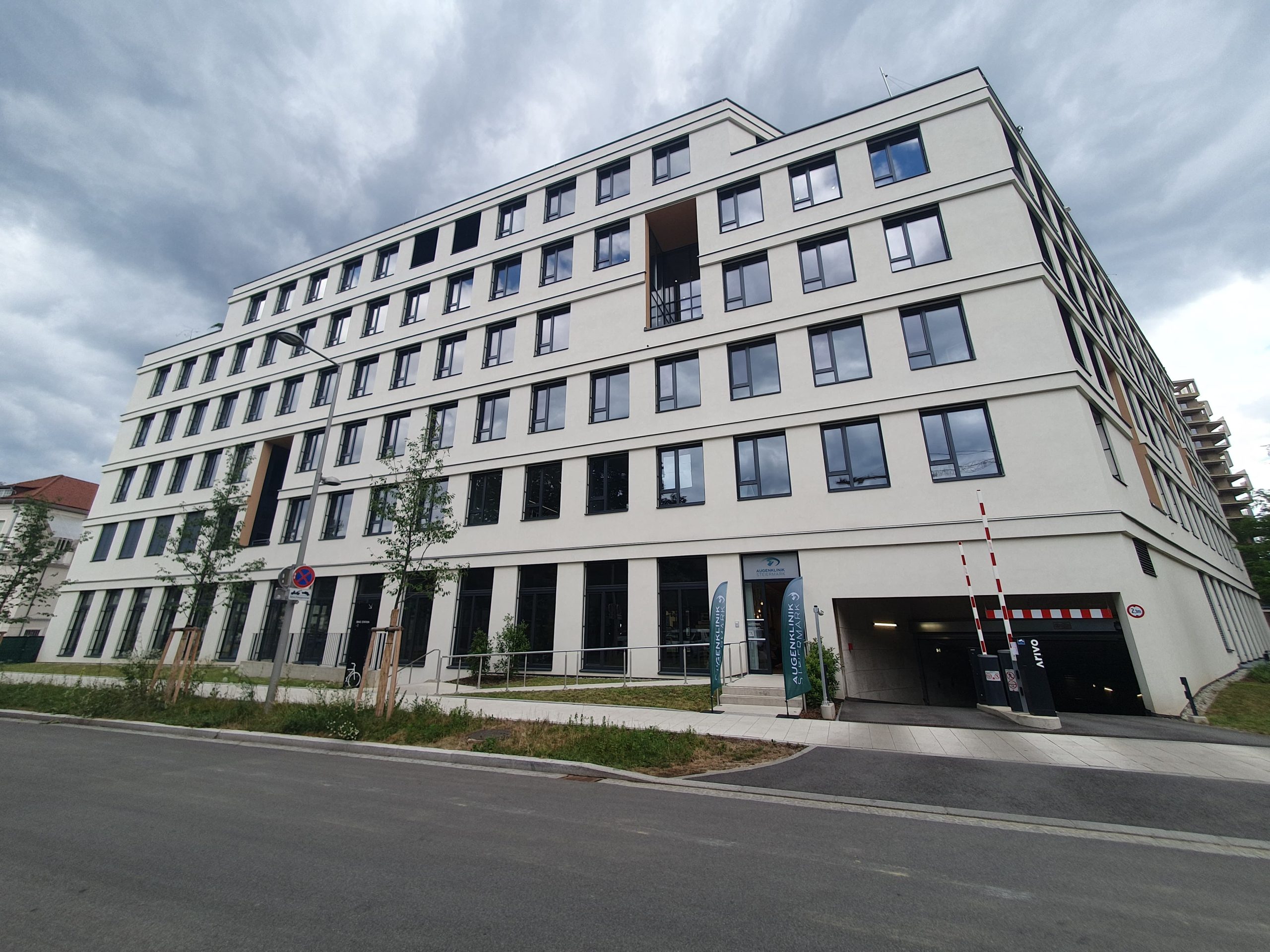 Das Gebäude von außen, in dem sich die Augenklinik befindet